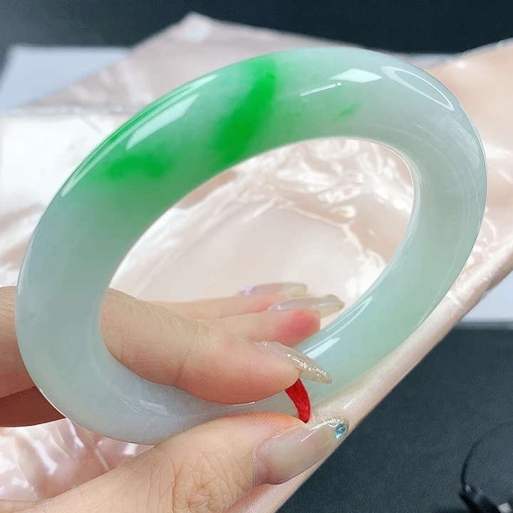 未镶嵌手镯翡翠，940