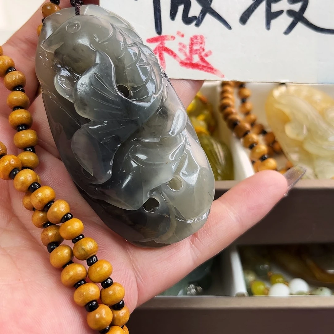 蛇纹石玉颈饰未镶嵌