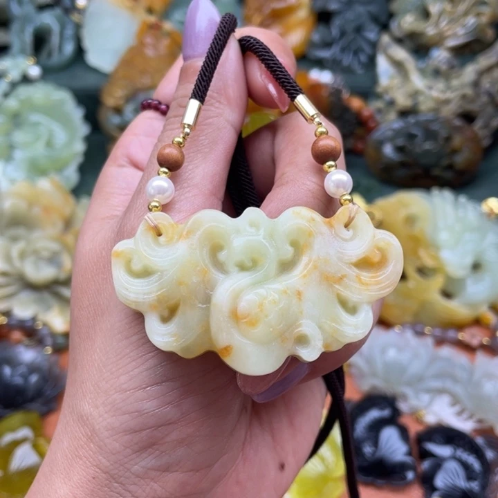 蛇纹石玉未镶嵌吊坠