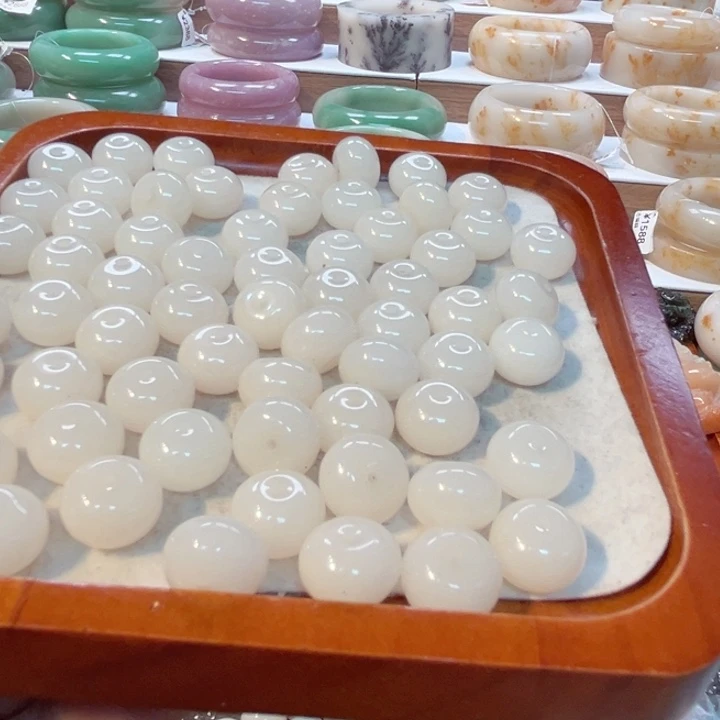 石英岩玉手镯未镶嵌