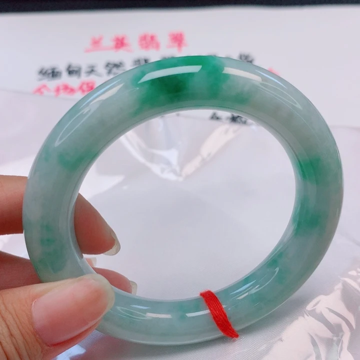 翡翠手镯（圆镯）未镶嵌