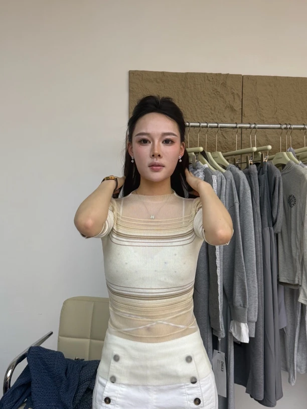 女气质针织短款修身法式白色毛针织衫中袖条纹夏季
