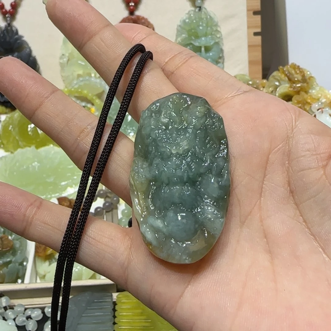 未镶嵌蛇纹石玉吊坠