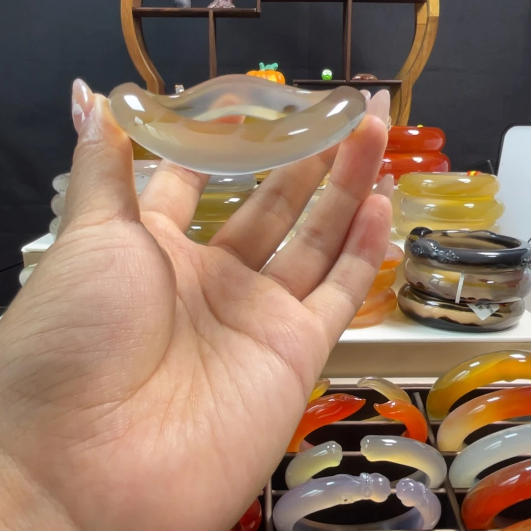 凡***忧玛瑙/玉髓手镯未镶嵌