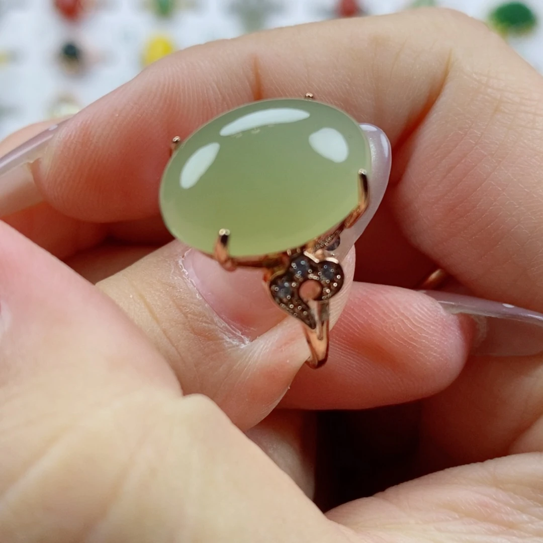 未镶嵌戒指和田玉