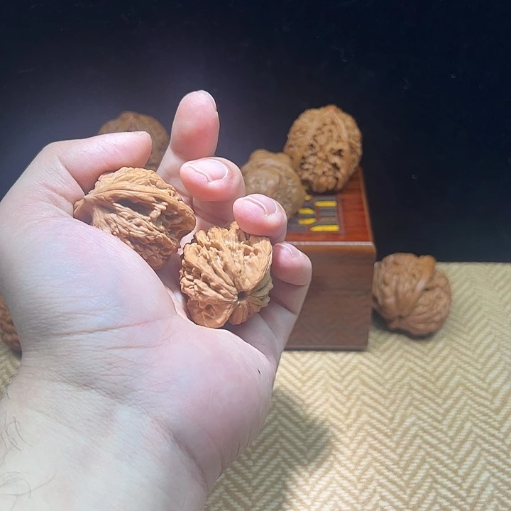 不用来哦亲爱你不回来你自己照顾她