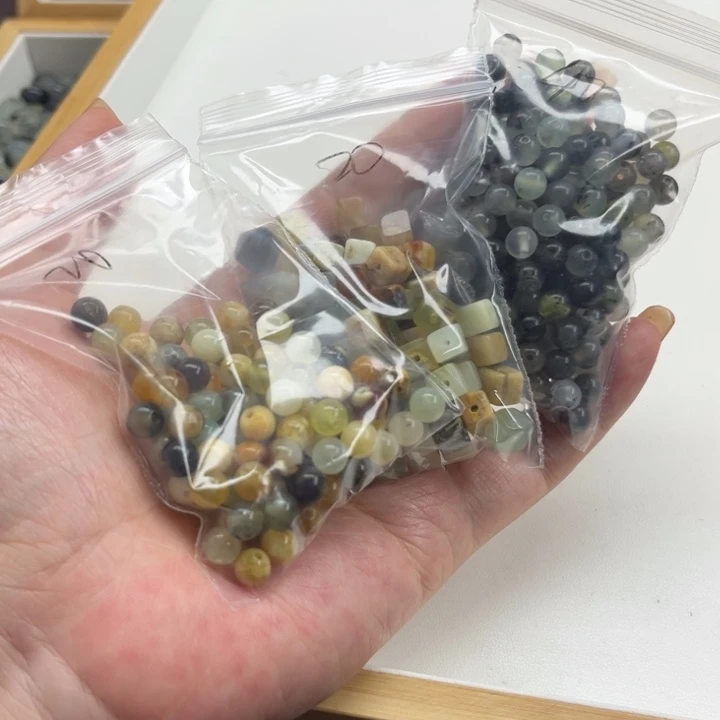 未镶嵌蛇纹石玉颈饰