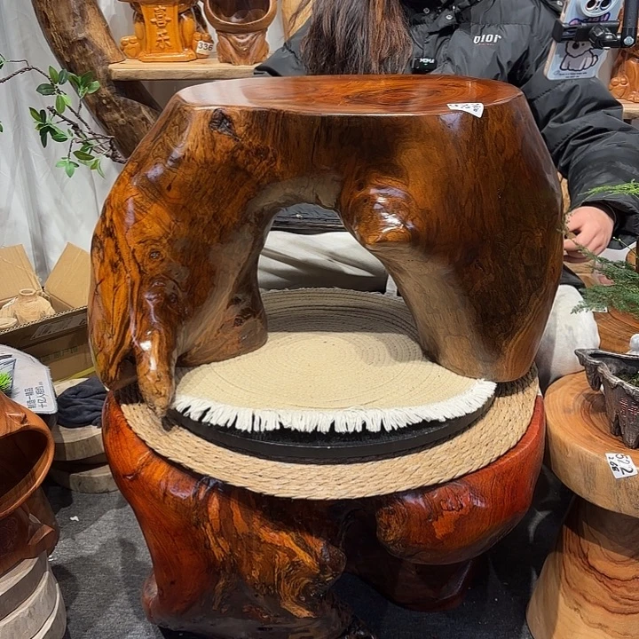 丽***姐香樟木香樟木根雕凳子一物一拍编号922长45宽27高38