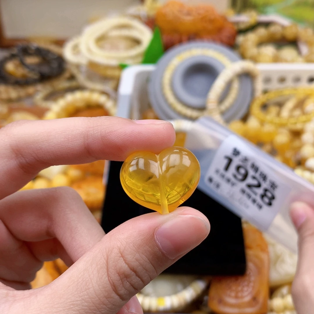 琥珀未镶嵌珠宝奇石21.17.12