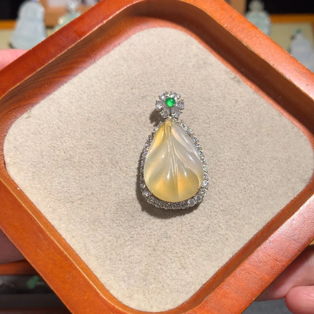 S***R翡翠银S925镶嵌颈饰叶子