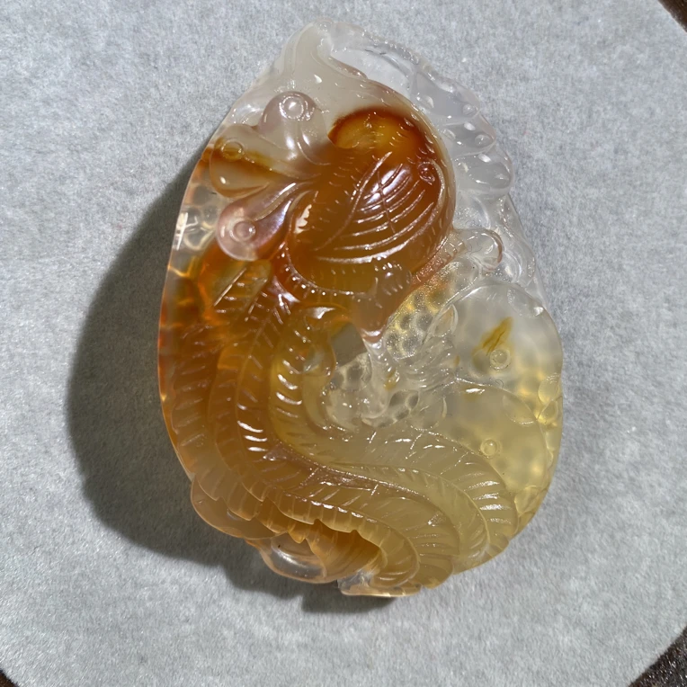 北红玛瑙凤雕刻件