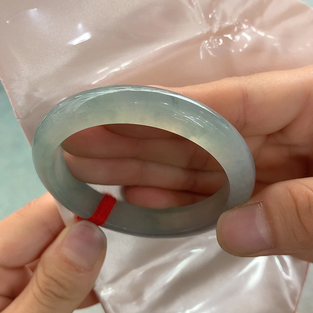 翡翠手镯未镶嵌翡翠