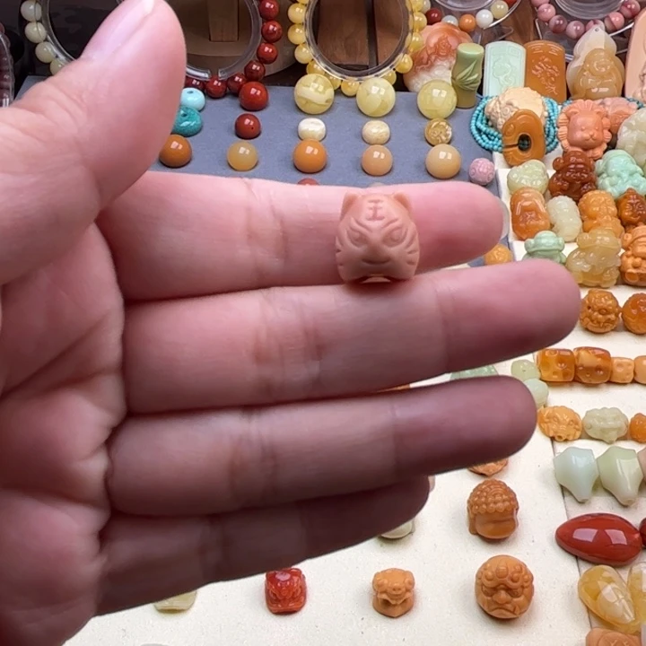 未镶嵌石英质玉（缅黄）珠宝半成品