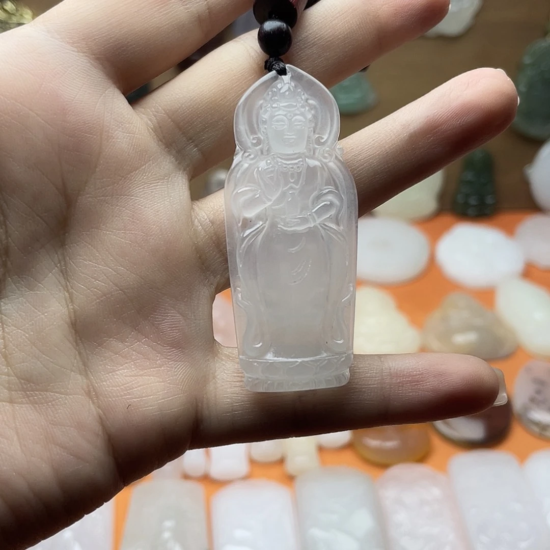 颈饰未镶嵌石英质玉（金丝玉）