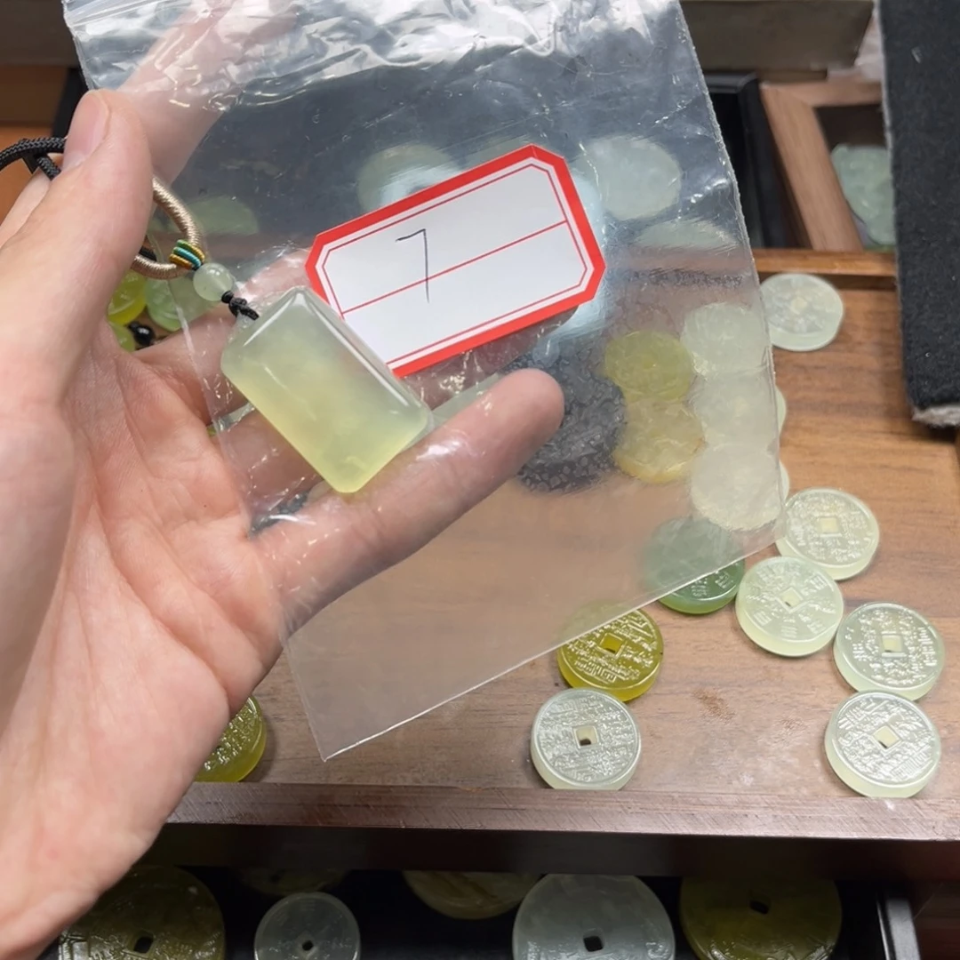 蛇纹石玉颈饰合金伦*