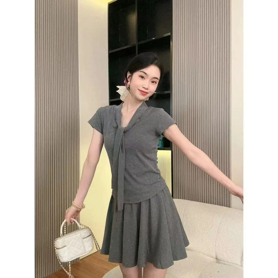 哥弟阿玛施正品女夏季轻熟感修身显瘦学院风纯色百褶短裙套装短袖