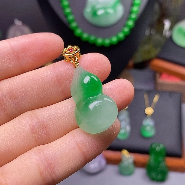 吊坠(赠链)未镶嵌翡翠