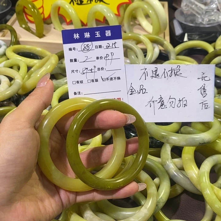 蛇纹石玉手镯未镶嵌