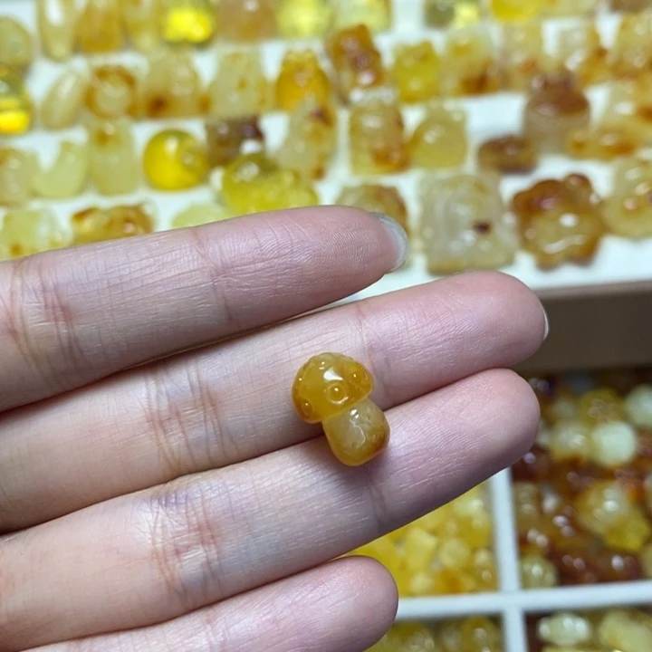 琥珀未镶嵌裸石蘑菇
