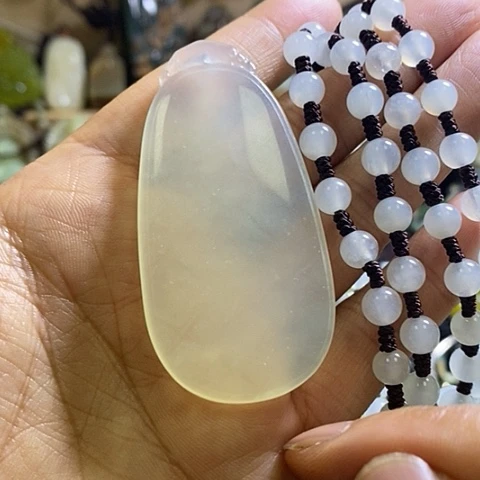 岫玉未镶嵌颈饰挂件