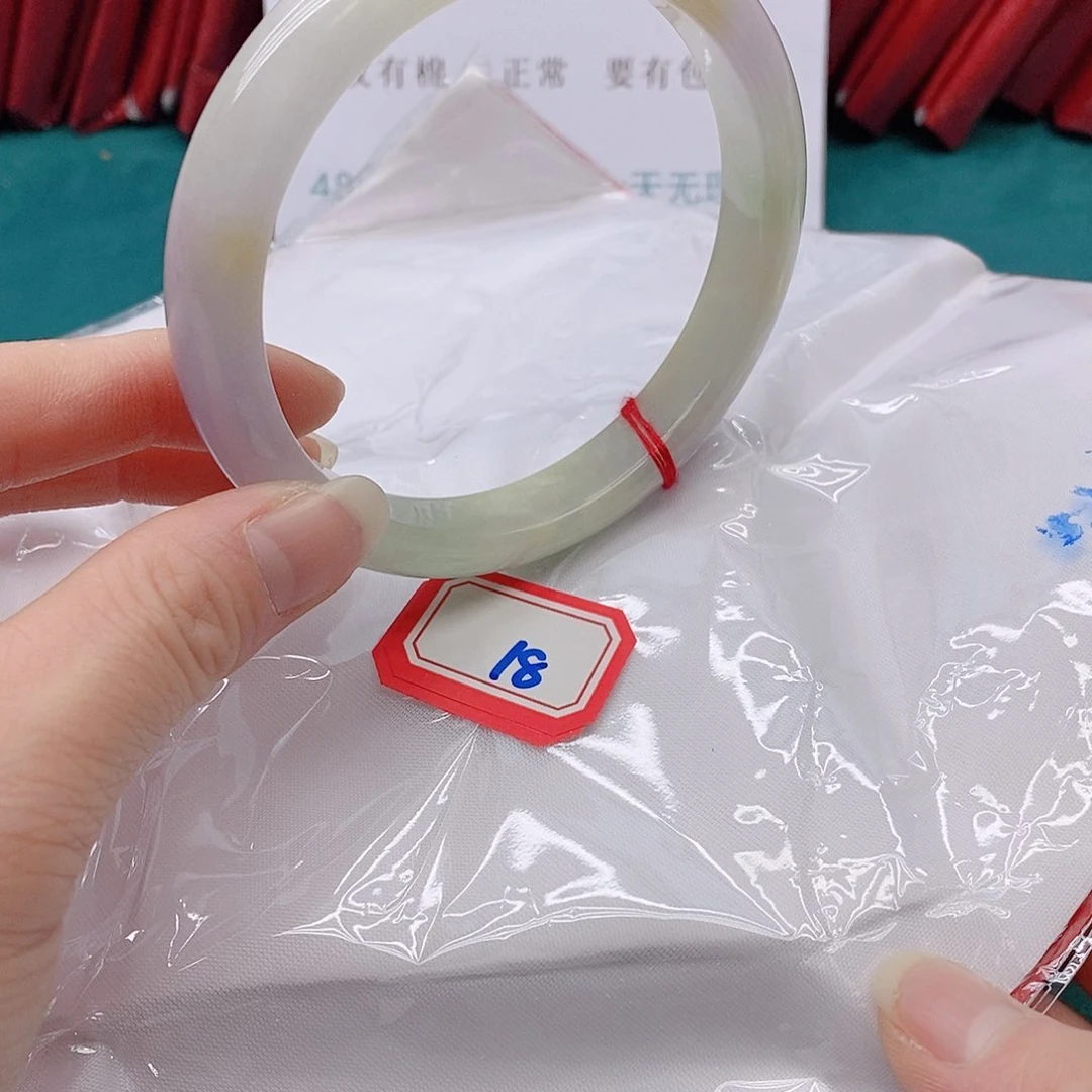 翡翠手镯未镶嵌蔚**空1888888888