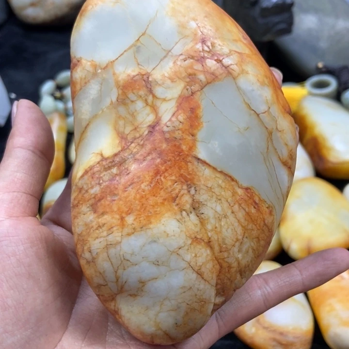 和田玉未镶嵌颈饰书*