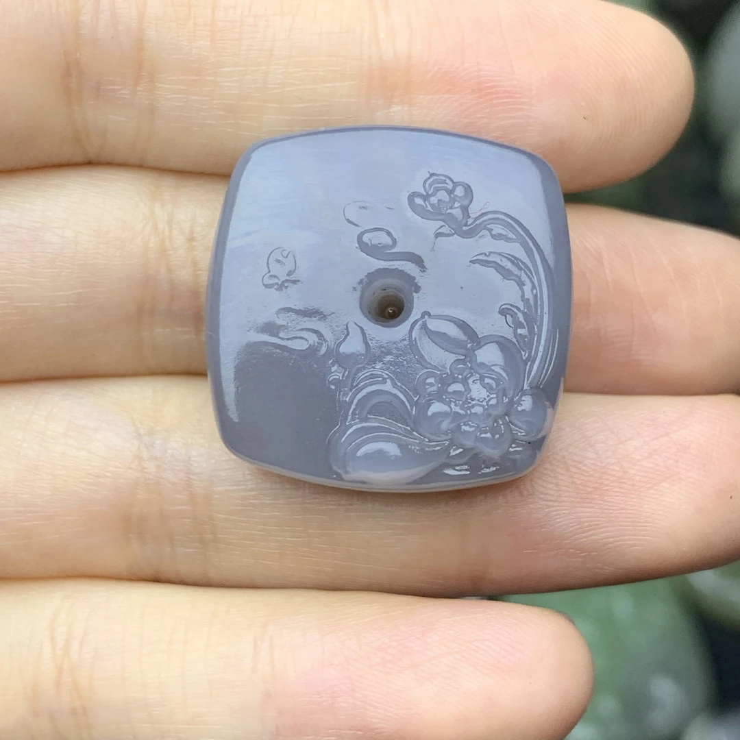 和田玉烟紫雕花四方扣吊坠