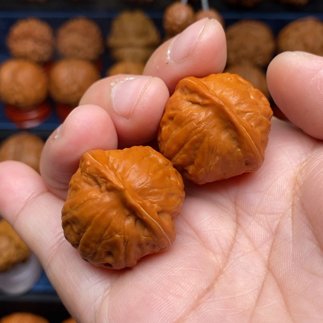 文玩核桃把件手捻瓷娃娃