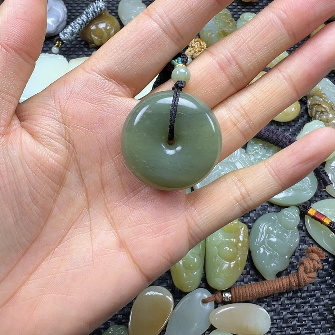 和田玉未镶嵌吊坠(不含链)微瑕漏，不退不换，卡31.7