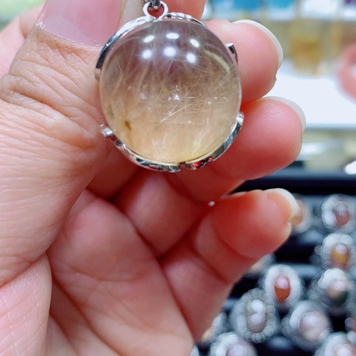 水晶颈饰未镶嵌白***。水晶