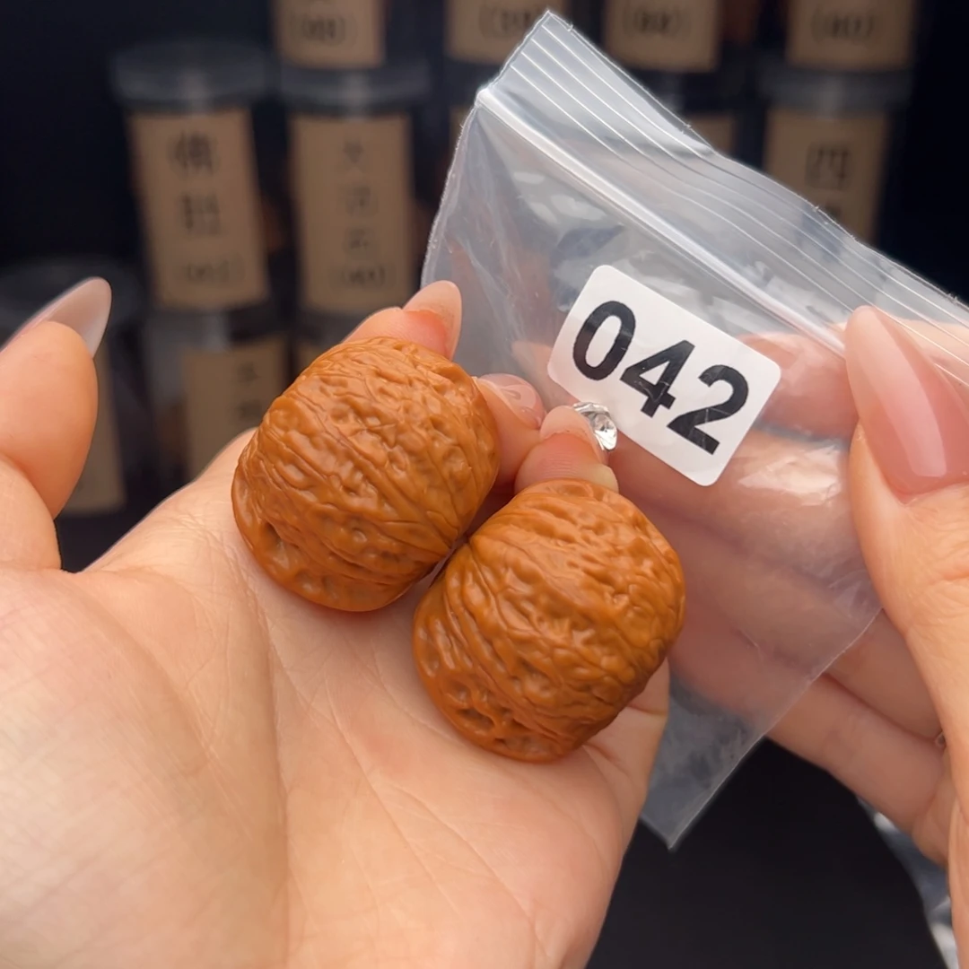 文玩核桃吊坠铁锤38