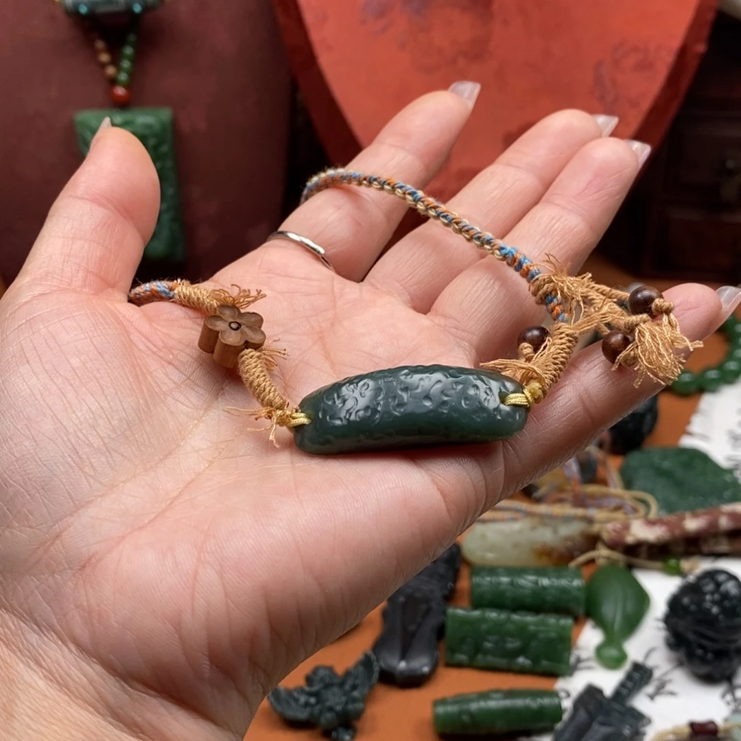 和田玉未镶嵌颈饰