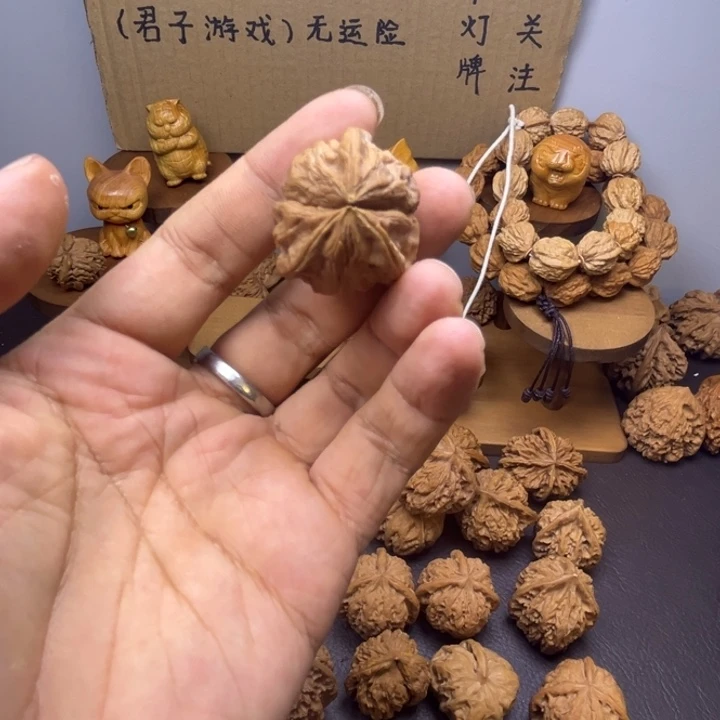 金***子吊坠桃核小连体三