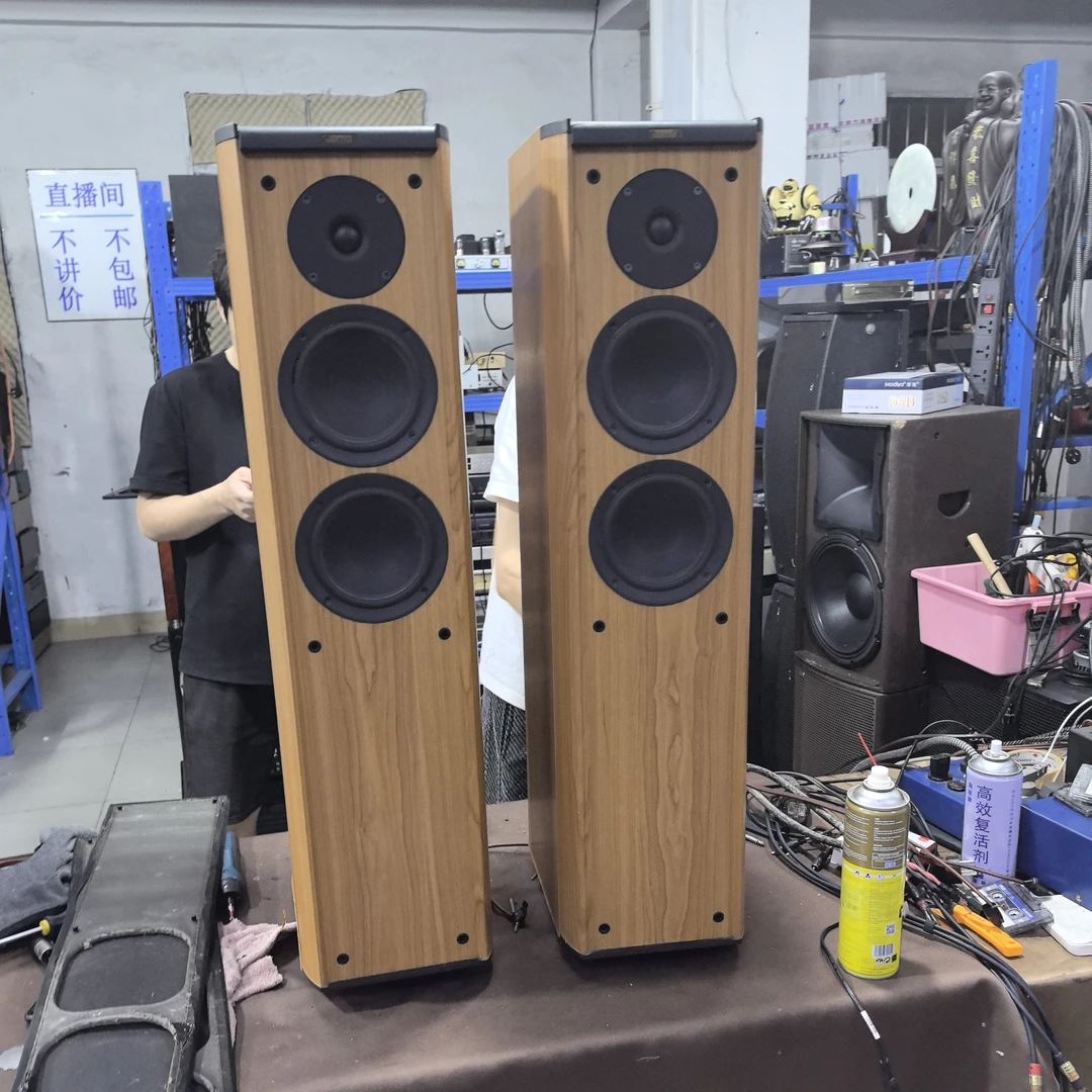 9新  jamo 落地音箱包邮（边坏一个）