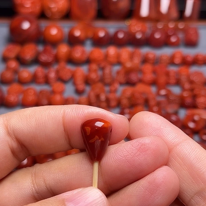 南红玛瑙未镶嵌配饰牛血火焰纹三通10.8mm