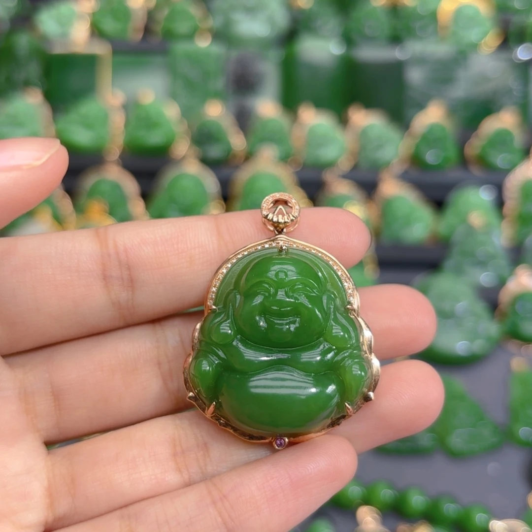 颈饰18K金镶嵌和田玉（碧玉）