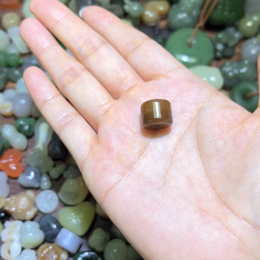 浅***月和田玉未镶嵌珠宝半成品