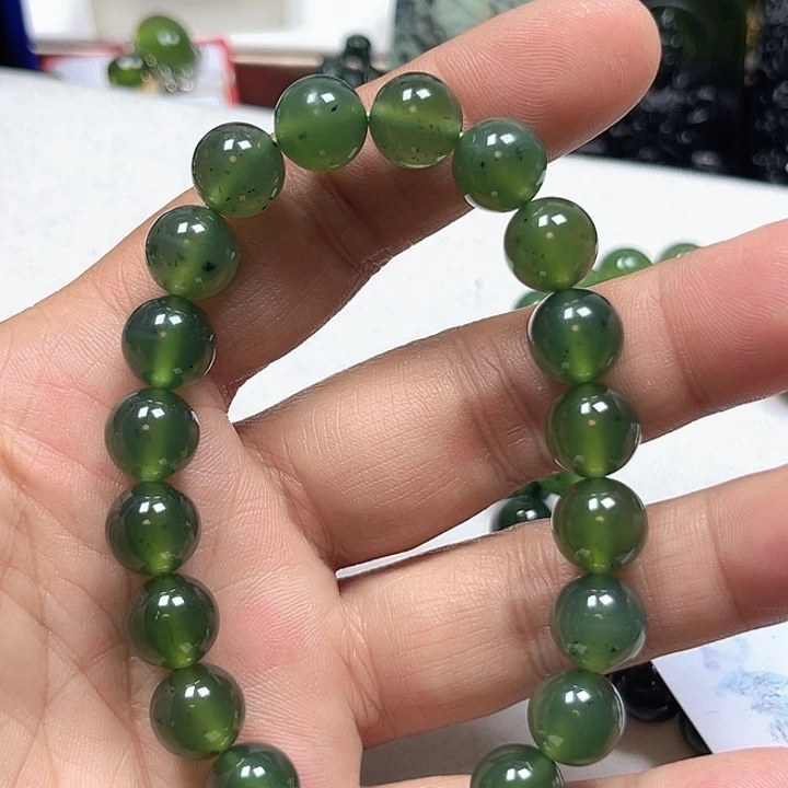 艺***师蛇纹石玉未镶嵌颈饰