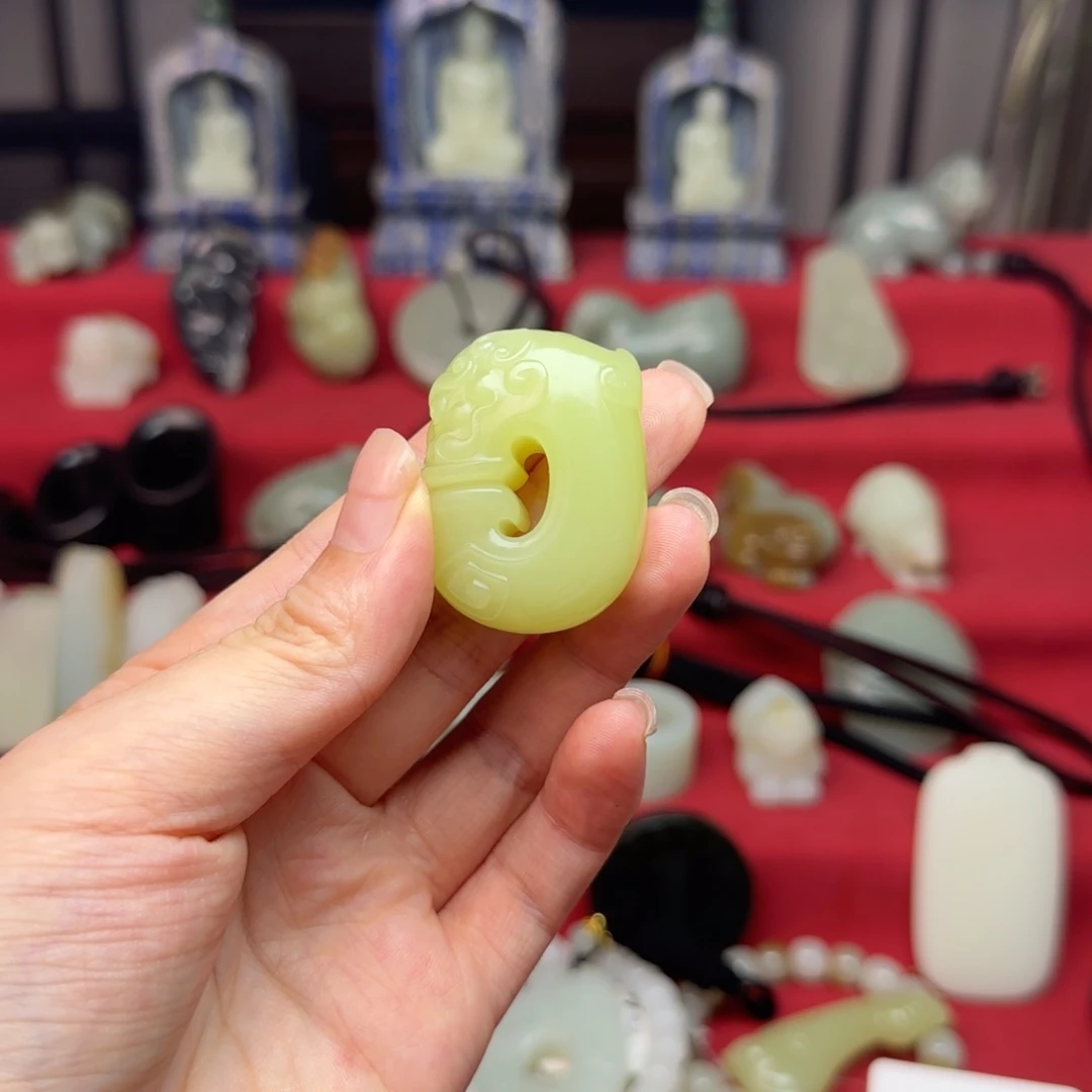 和田玉未镶嵌把件卡***耶