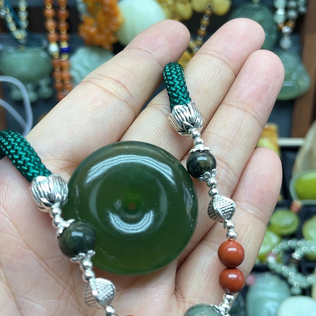 未镶嵌蛇纹石玉颈饰