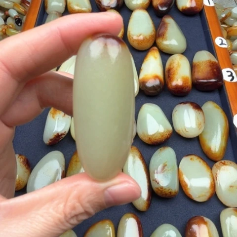 和田玉颈饰未镶嵌黑***八