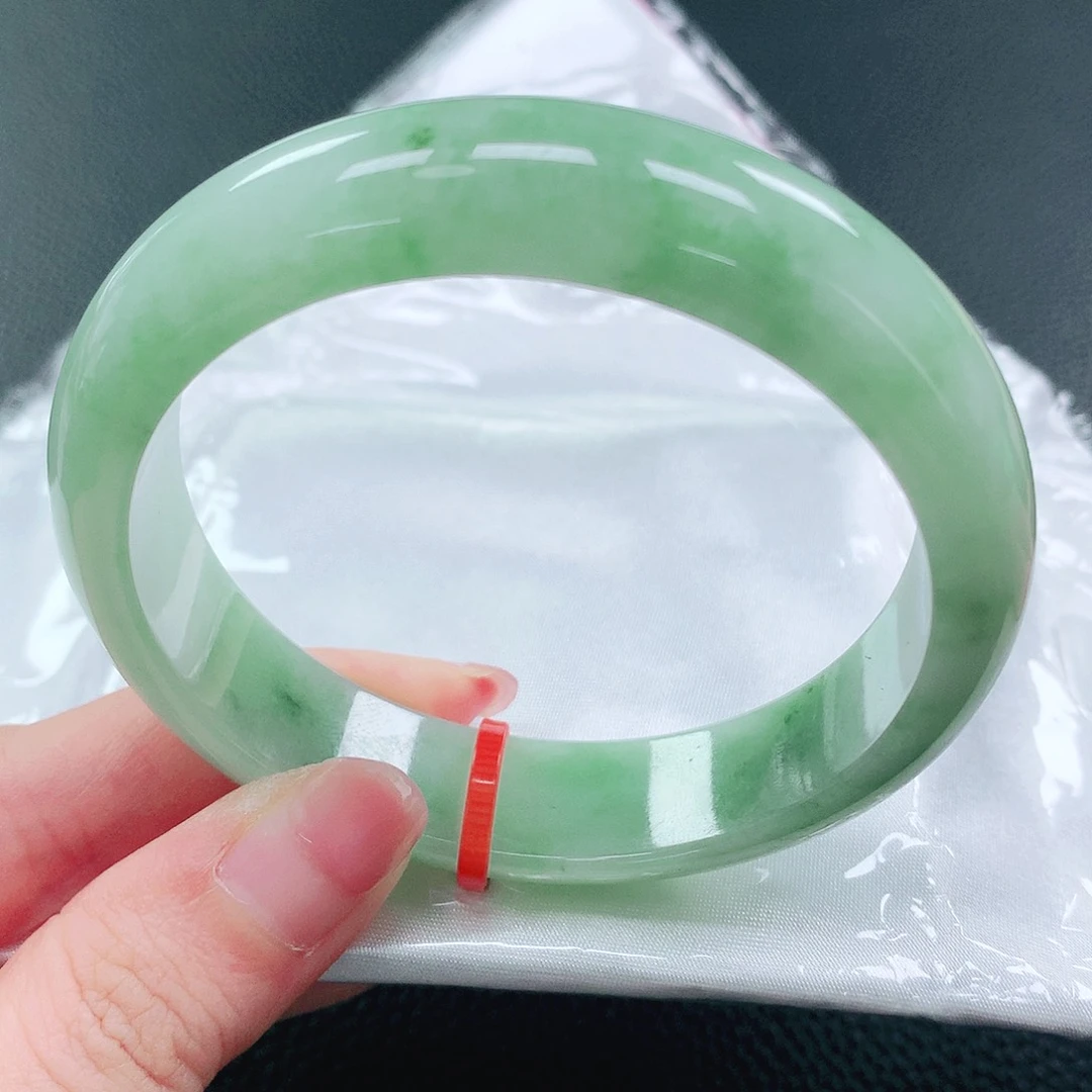 翡翠手镯未镶嵌57圈