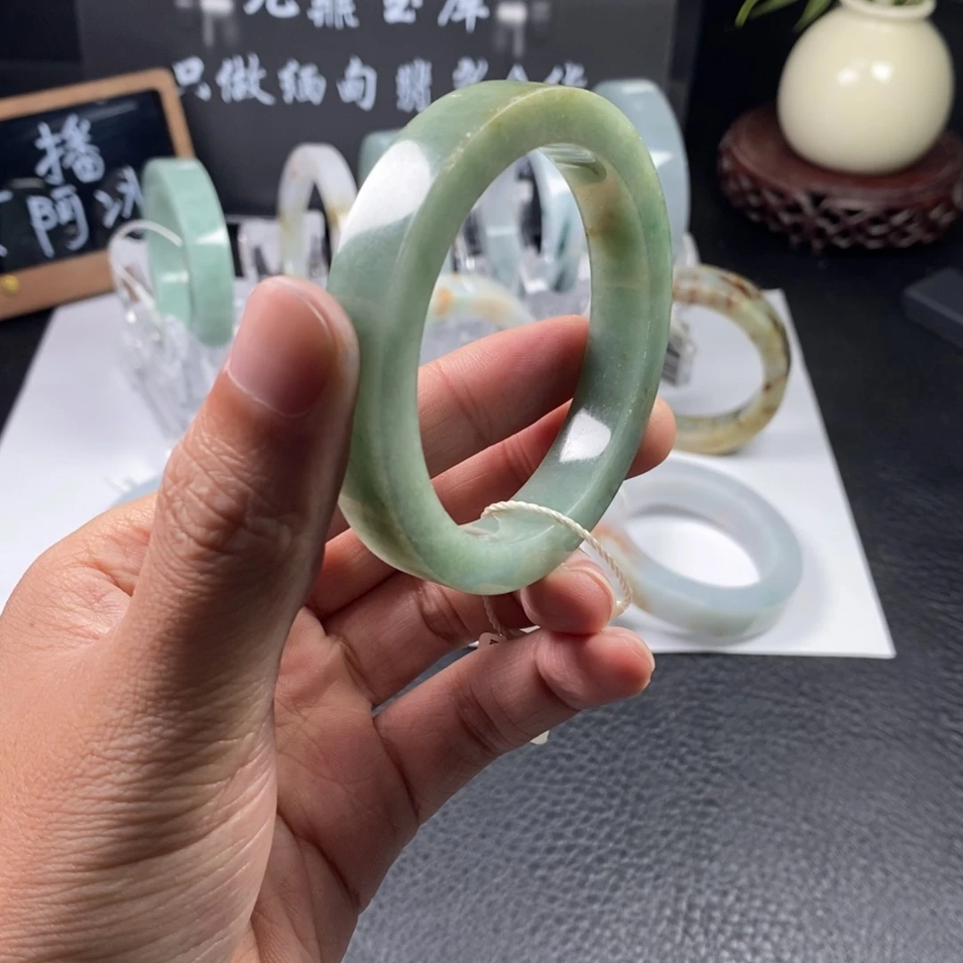未镶嵌手镯定制翡翠