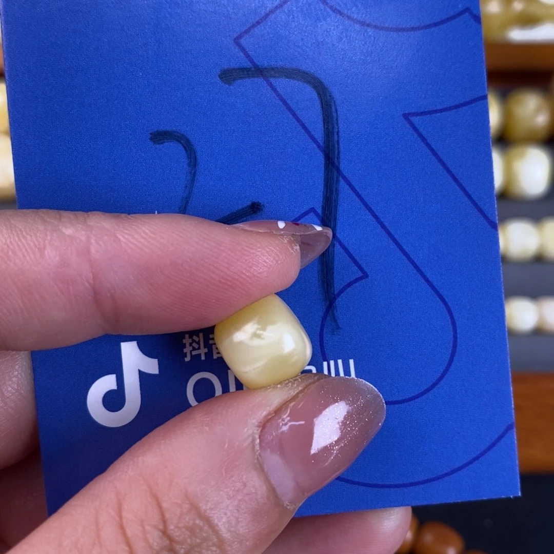 琥珀裸石未镶嵌?****馬蜜蜡