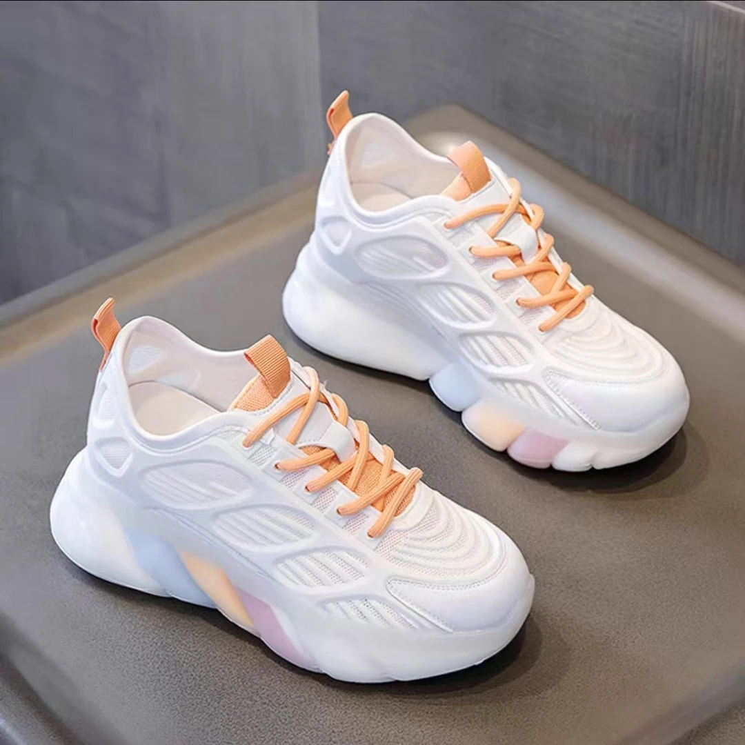 新款网红款真皮休闲鞋秋季运动鞋厚底透气洞洞女士靴子样品鞋处理