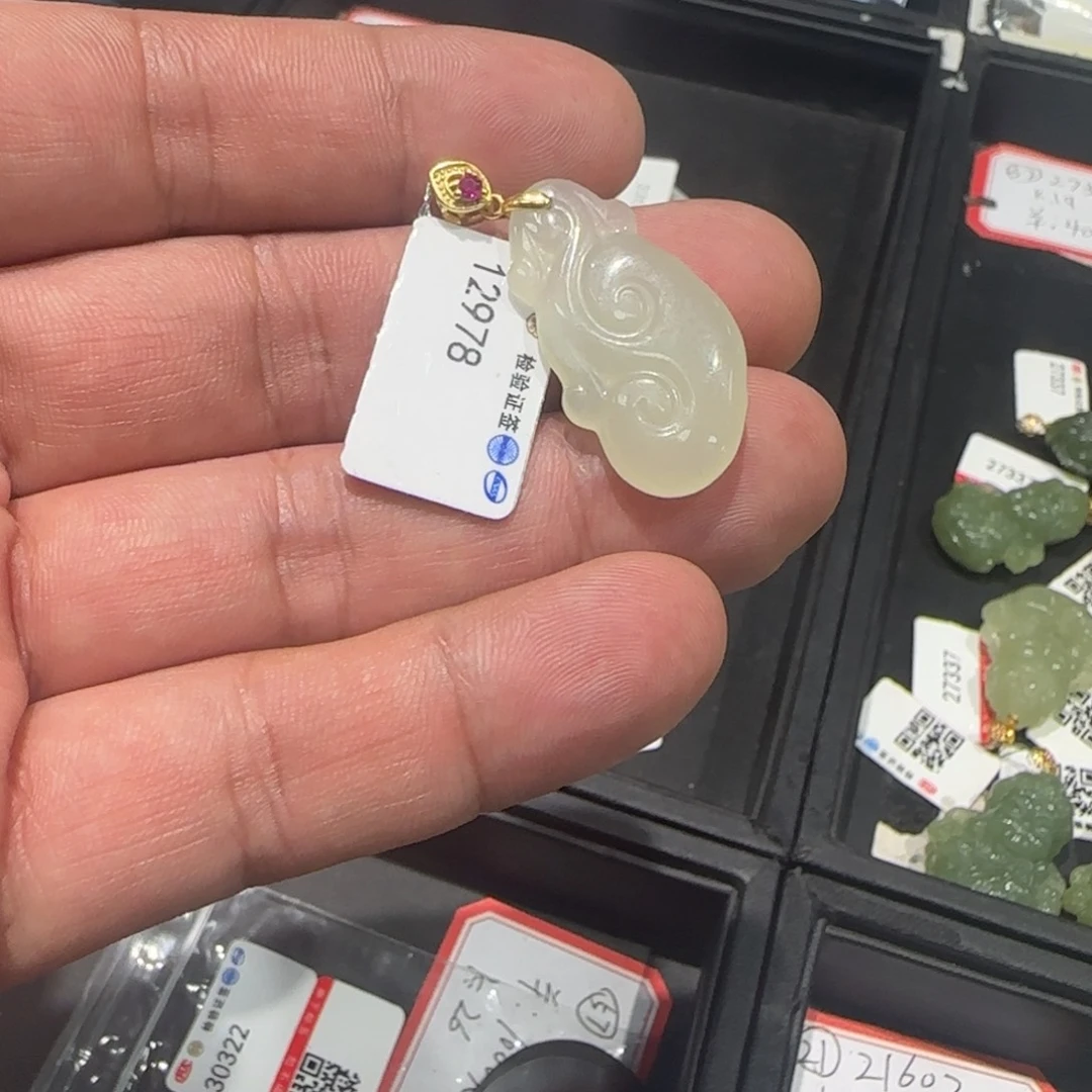 和田玉（糖玉）未镶嵌颈饰