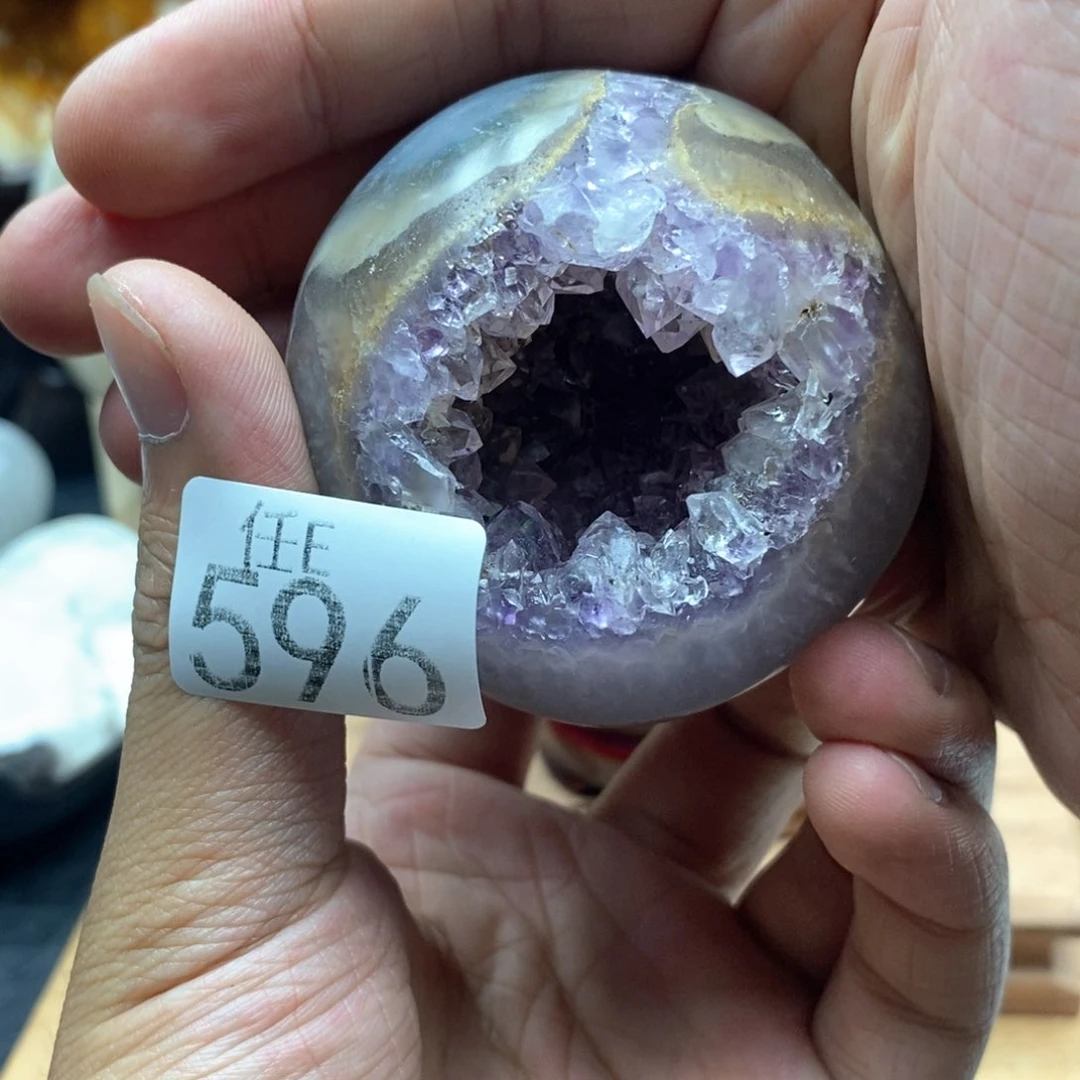 未镶嵌水晶大型摆件（非配饰）