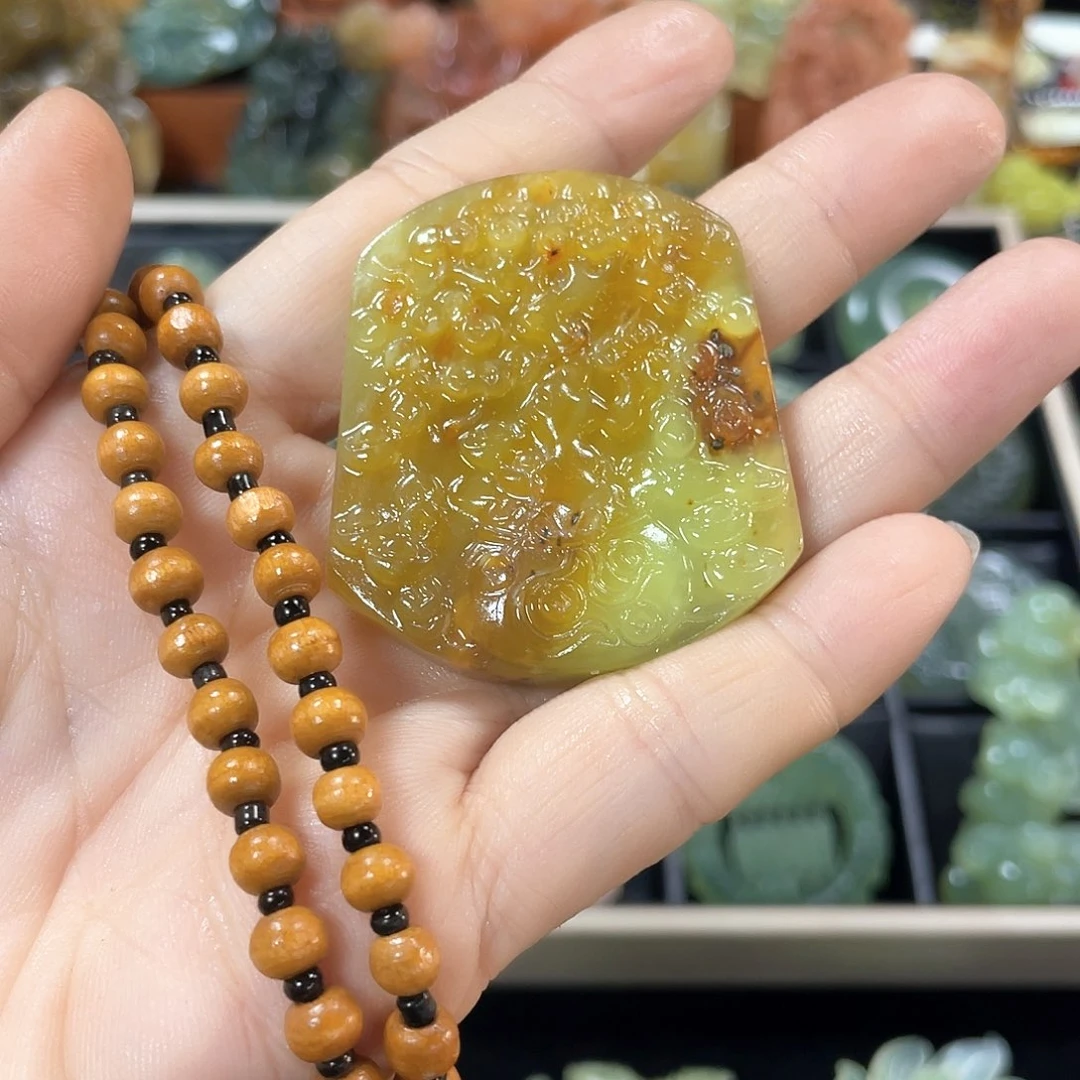 蛇纹石玉颈饰未镶嵌