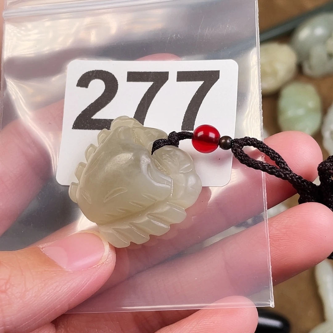 和田玉（糖玉）未镶嵌颈饰