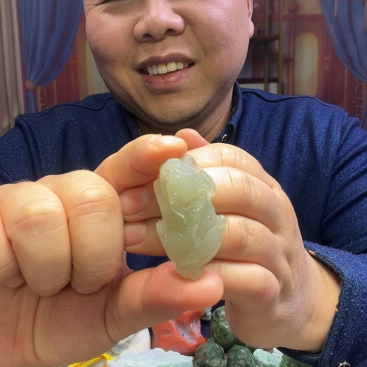 和田玉未镶嵌颈饰貔貅